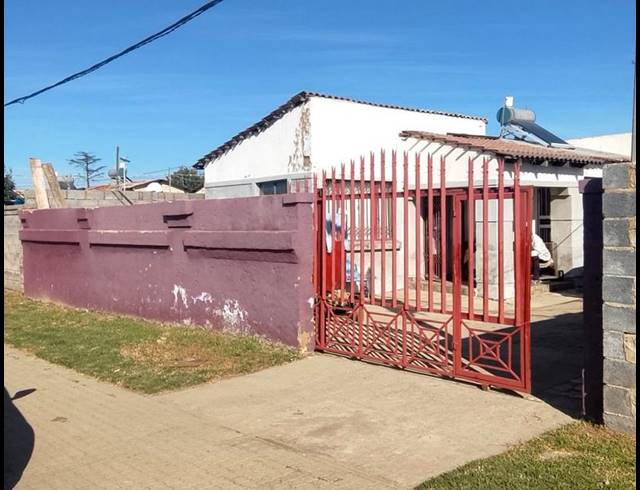 3 BEDROOM HOUSE FOR SALE IN TSHEPISONG